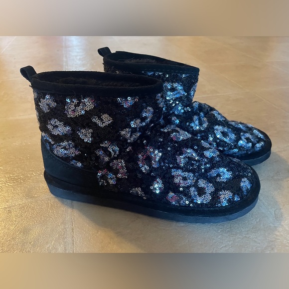 VS Pink Sequin Booties - Picture 1 of 3